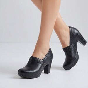 Dansko Women's Riki black leather heeled Clog size 40